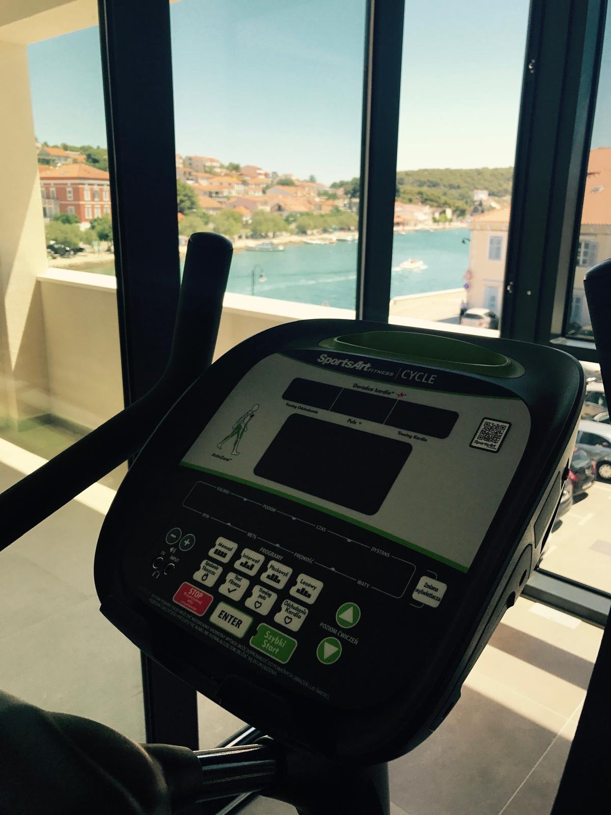 Hotelska teretana s pogledom na more, Murter
