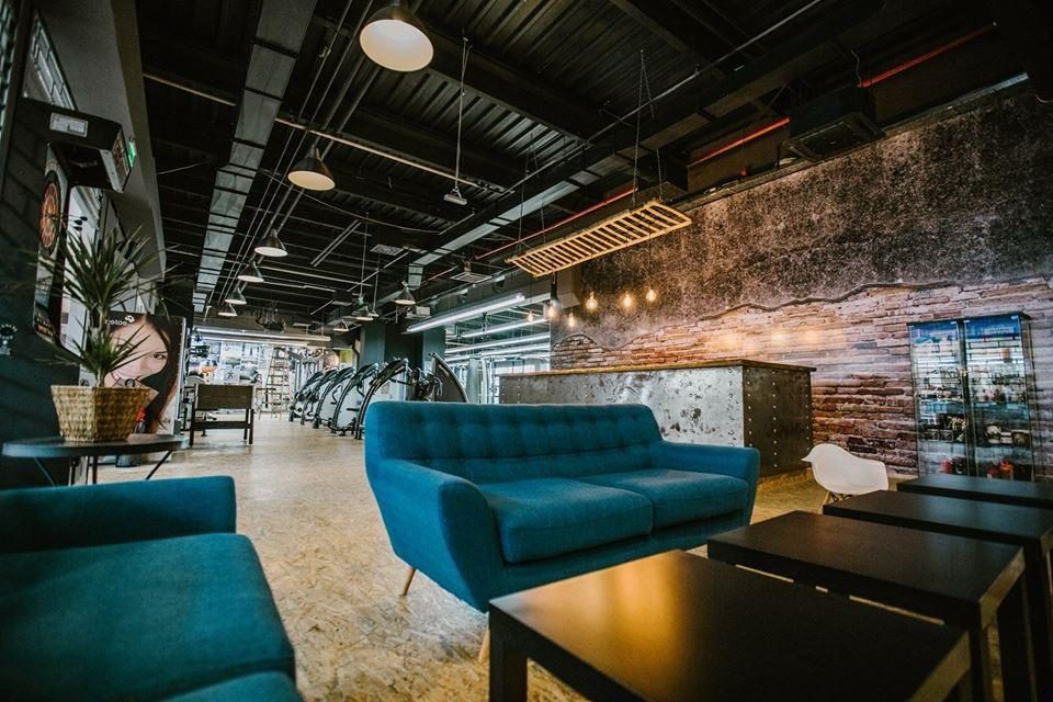 Lounge zona u FitCon showroomu u Samoboru
